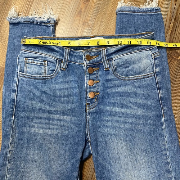 4/$16 KanCan Signature Jeans - Picture 10 of 11